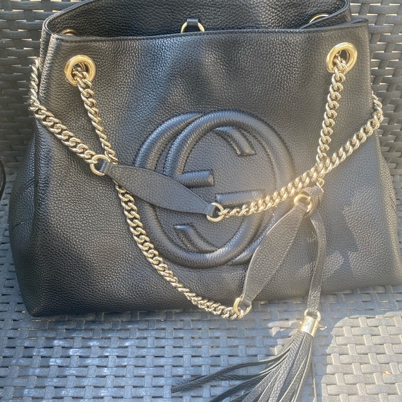 Gucci Handbags - Gucci double chain soho euc